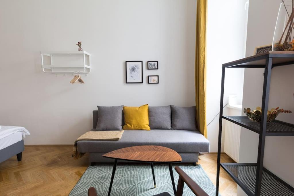 Apartment Josef'S Home I Studio Near City Center
